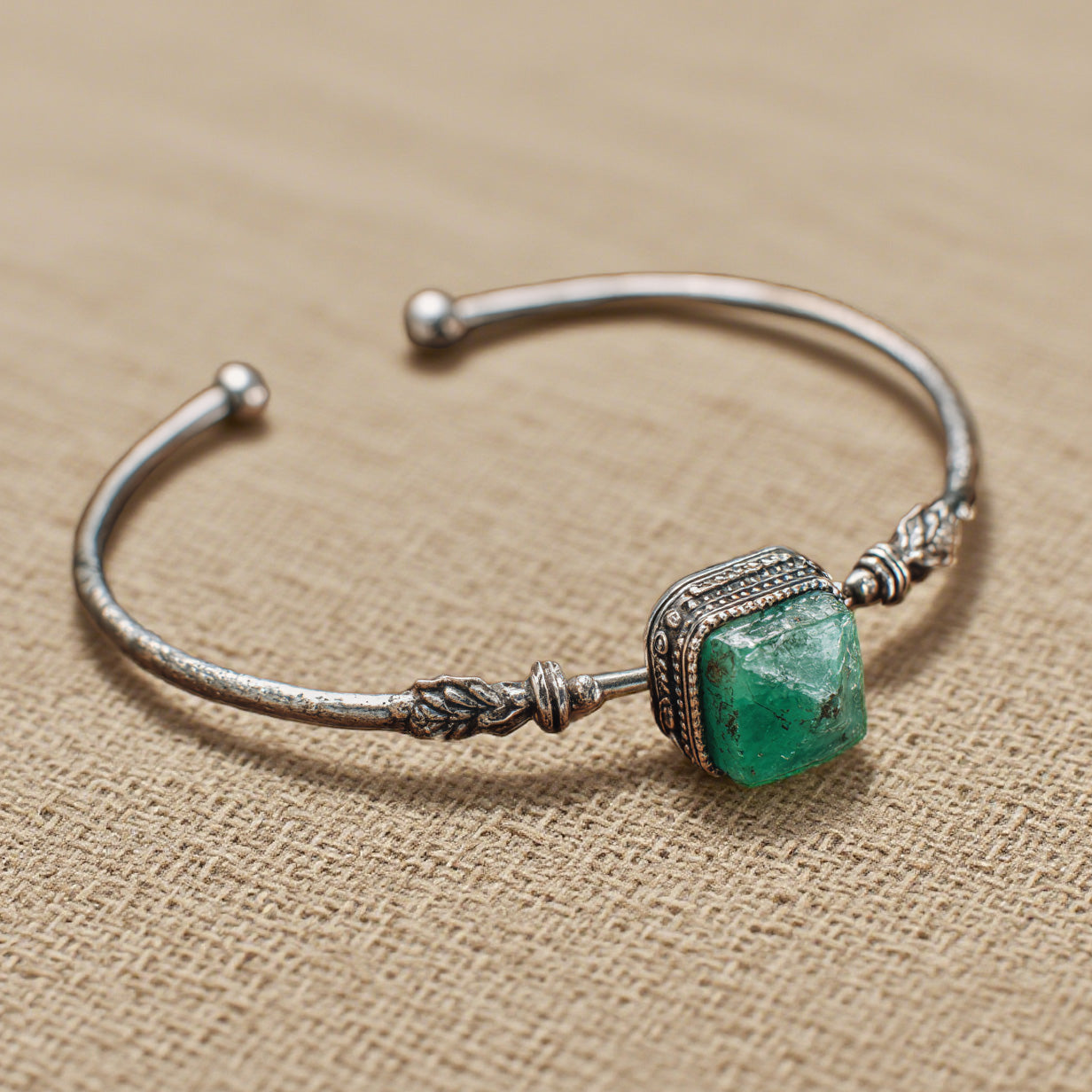 Vintage Silver Cuff Bracelet with Raw Green Stone – Boho Ethnic Style Open Bangle for Women