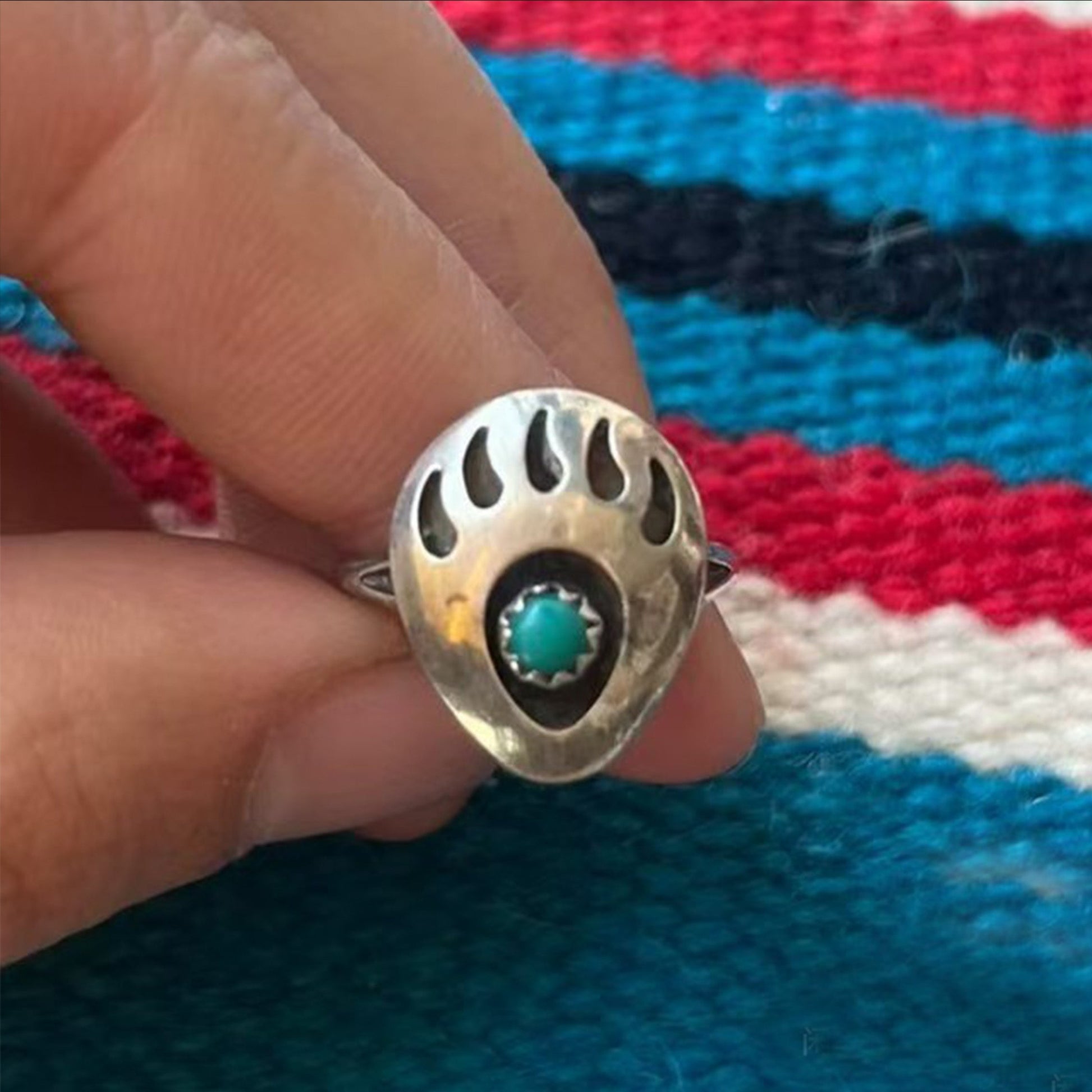 Sterling Silver Bear Paw Ring with Turquoise – Vintage Southwestern Native-Inspired Jewelry