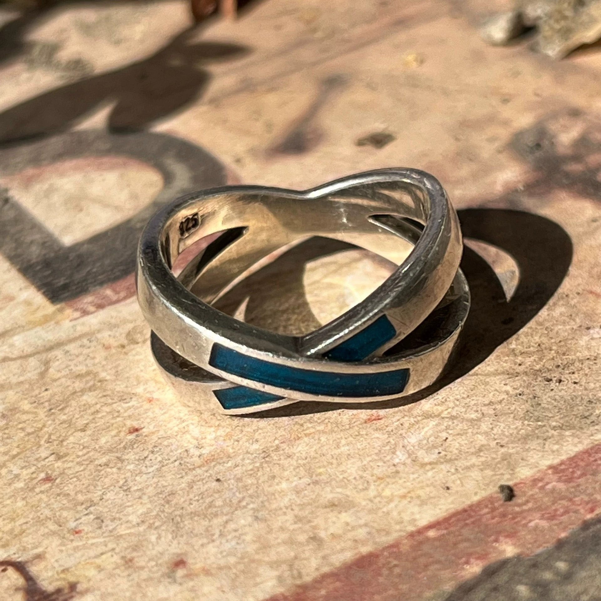 Sterling Silver Crossover Band Ring with Blue Inlay – Modern Geometric Minimalist Design