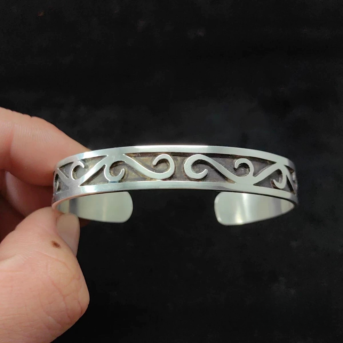 Handcrafted Sterling Silver Swirl Pattern Cuff Bracelet – Unisex Open Bangle with Artistic Scroll Design