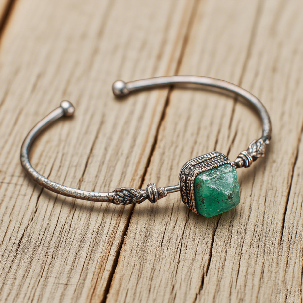 Vintage Silver Cuff Bracelet with Raw Green Stone – Boho Ethnic Style Open Bangle for Women