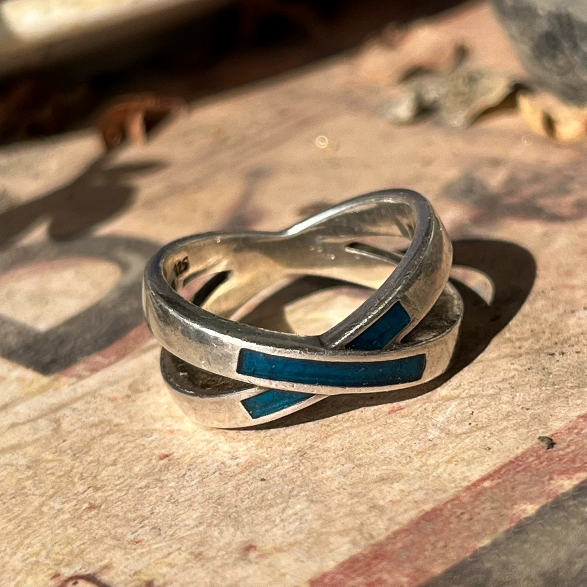 Sterling Silver Crossover Band Ring with Blue Inlay – Modern Geometric Minimalist Design