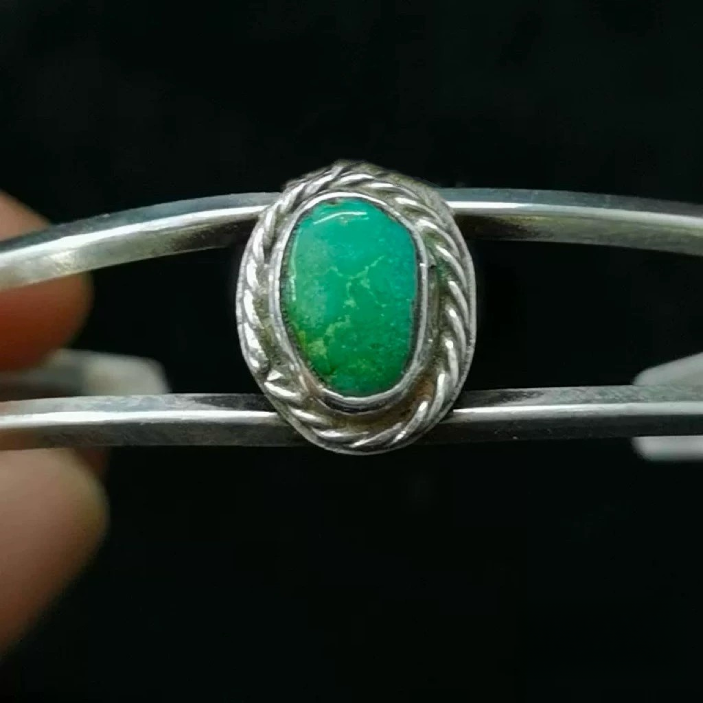 Handmade Sterling Silver Cuff Bracelet with Green Oval Stone – Double Band Southwest-Inspired Bangle