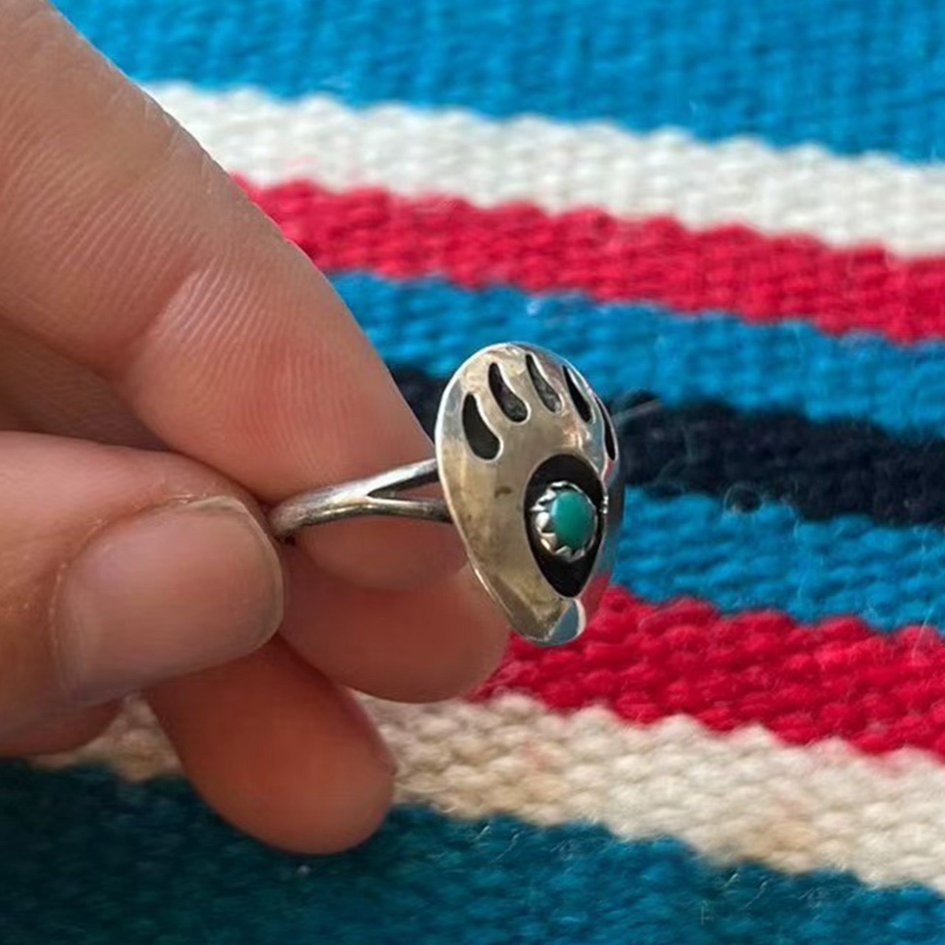 Sterling Silver Bear Paw Ring with Turquoise – Vintage Southwestern Native-Inspired Jewelry
