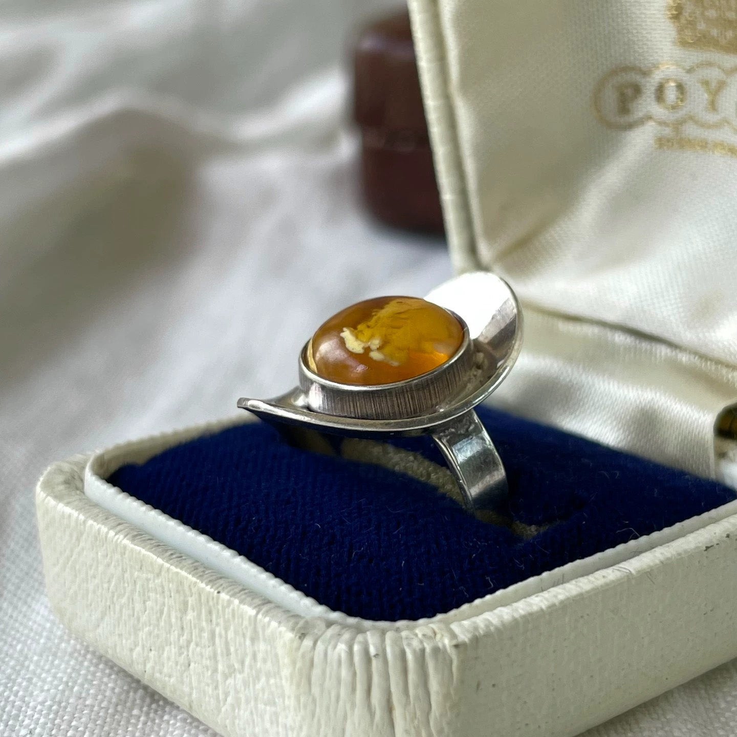 Sterling Silver Amber Ring – Unique Oval Design with Warm Yellow Gemstone