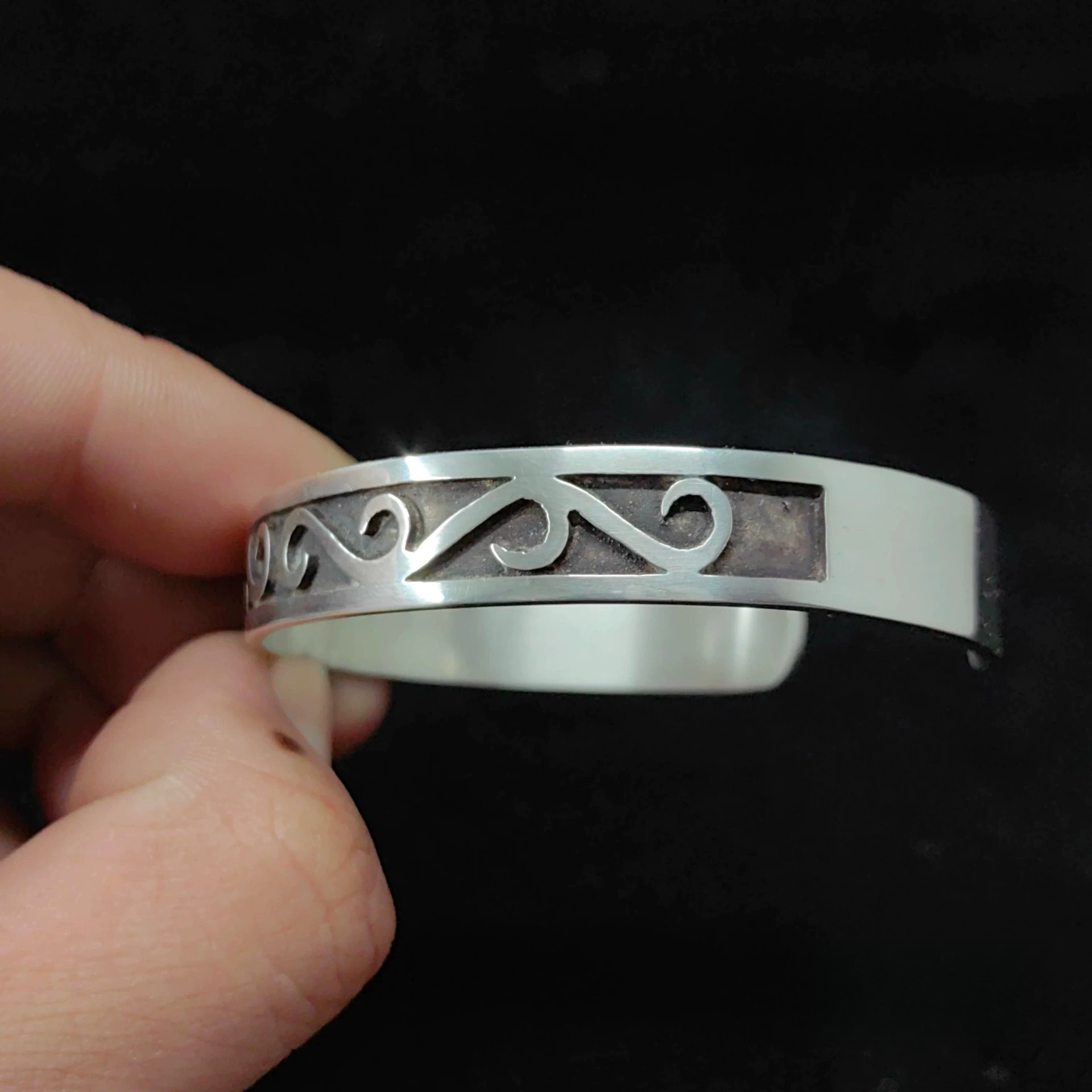 Handcrafted Sterling Silver Swirl Pattern Cuff Bracelet – Unisex Open Bangle with Artistic Scroll Design