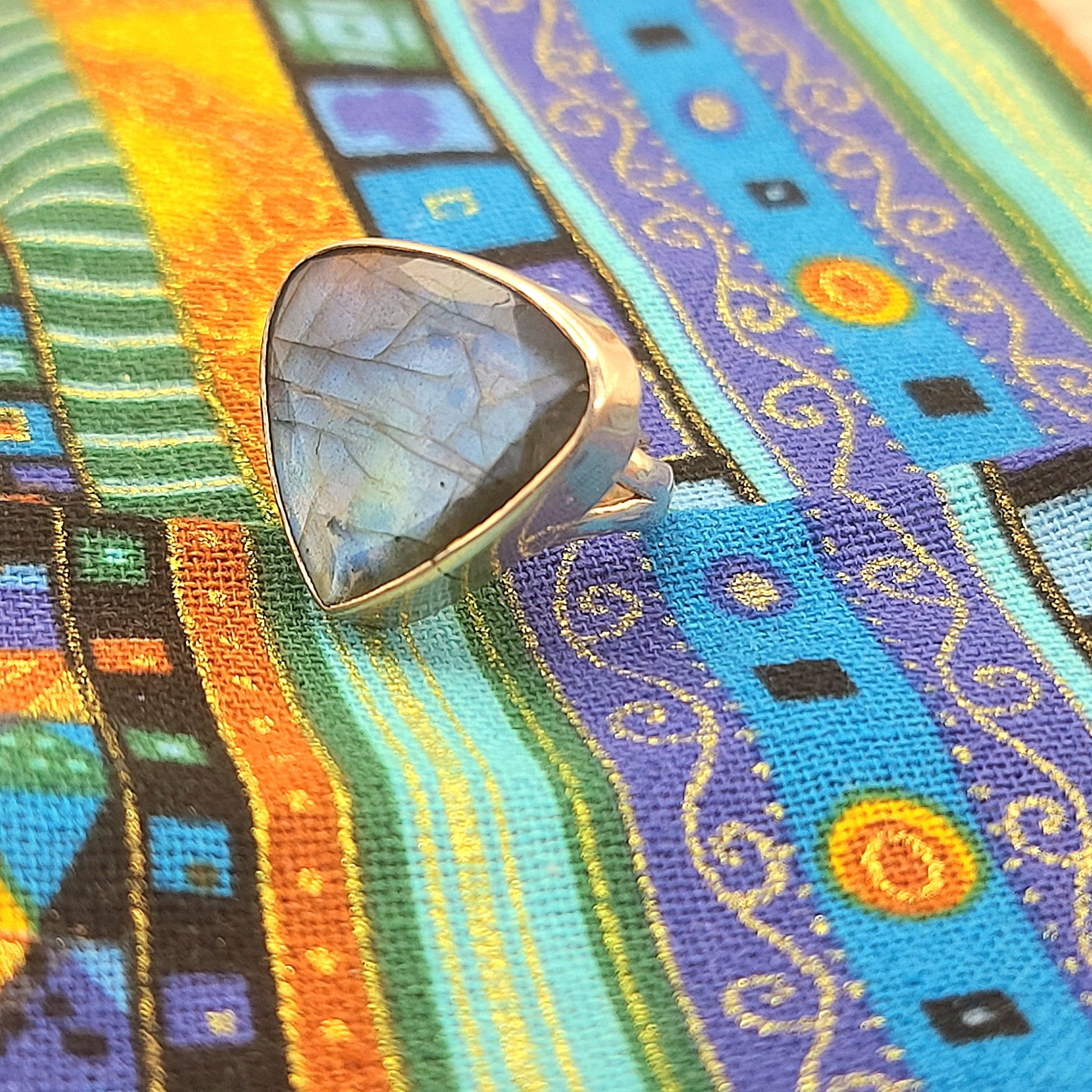 Triangle Labradorite Ring – Handcrafted Iridescent Blue Gemstone in Modern Silver Setting