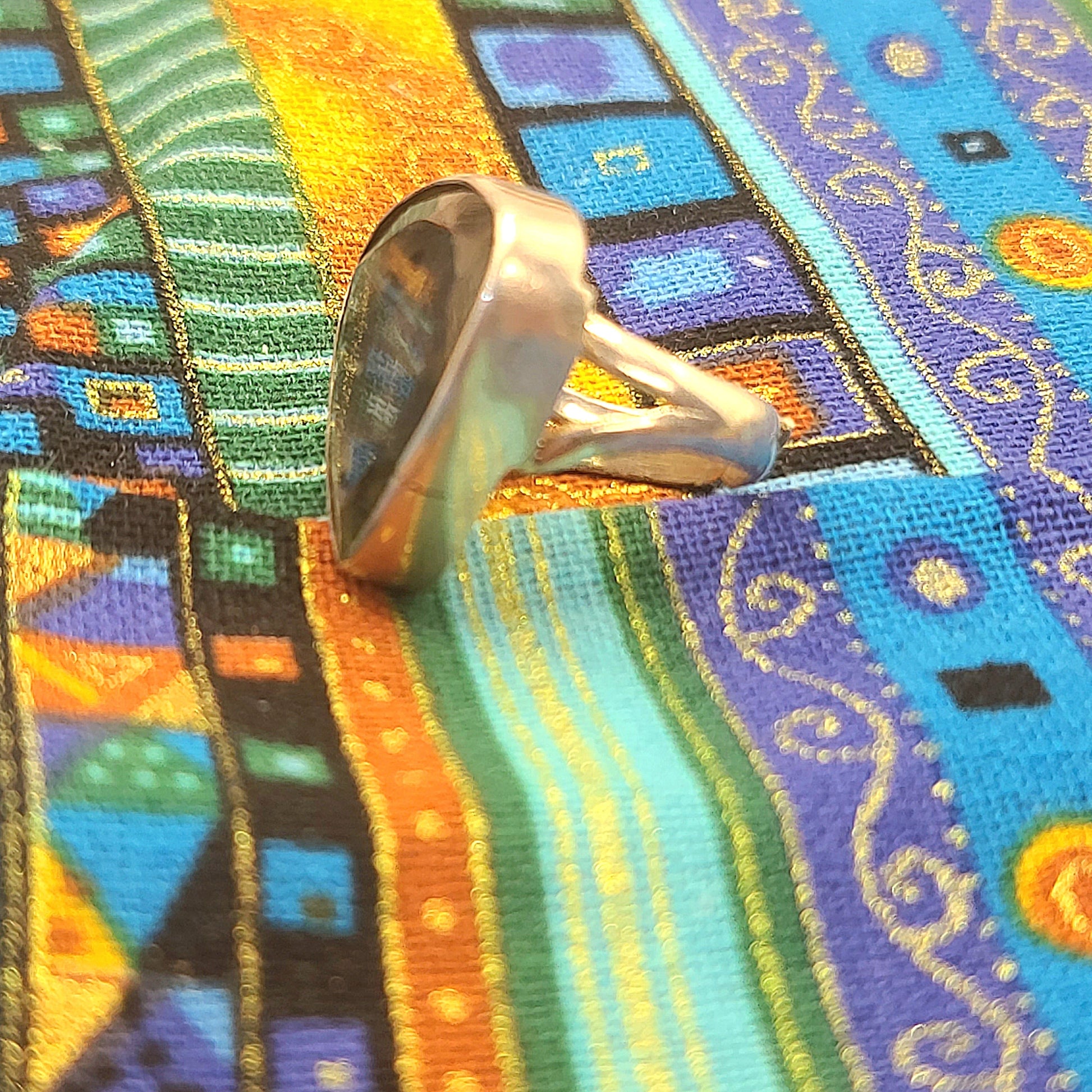 Triangle Labradorite Ring – Handcrafted Iridescent Blue Gemstone in Modern Silver Setting