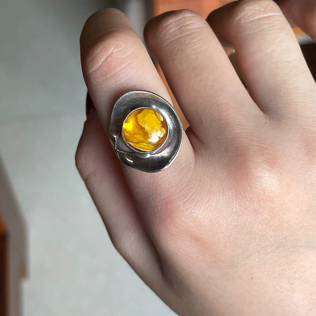 Sterling Silver Amber Ring – Unique Oval Design with Warm Yellow Gemstone