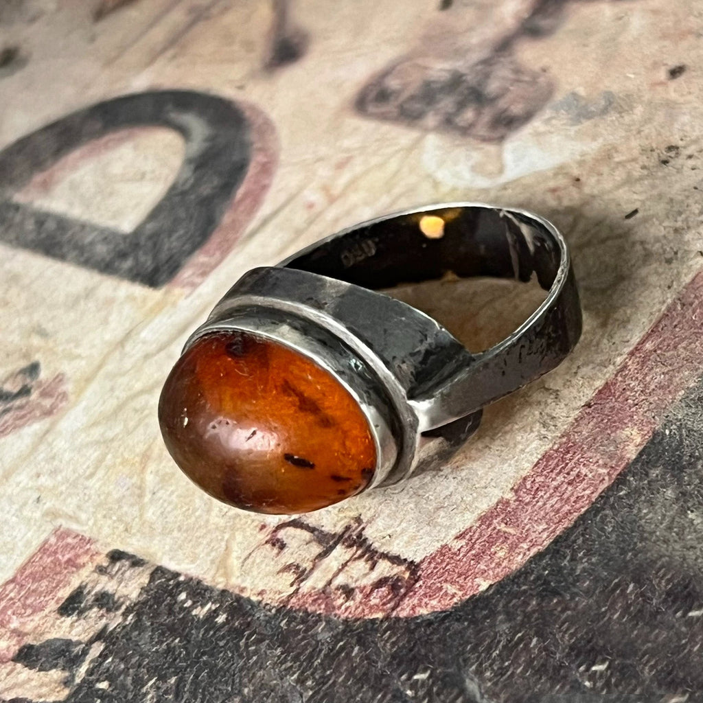 Handcrafted Sterling Silver Amber Ring – Unique Oval Design with Natural Amber Stone"