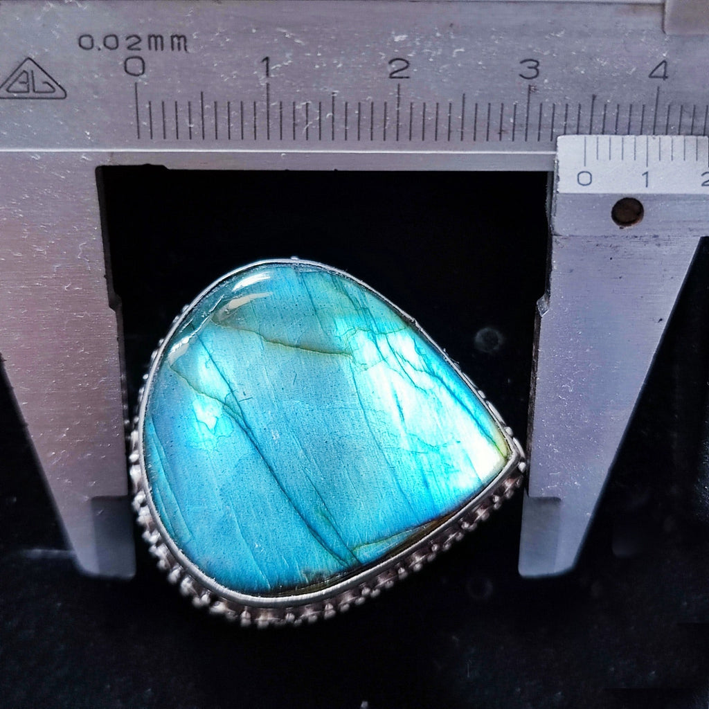 Labradorite Silver Ring with Intricate Design - Unique Statement Jewelry