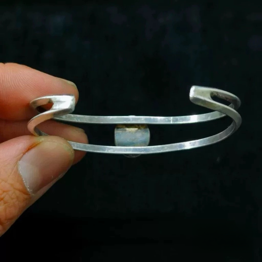 Handmade Sterling Silver Cuff Bracelet with Green Oval Stone – Double Band Southwest-Inspired Bangle