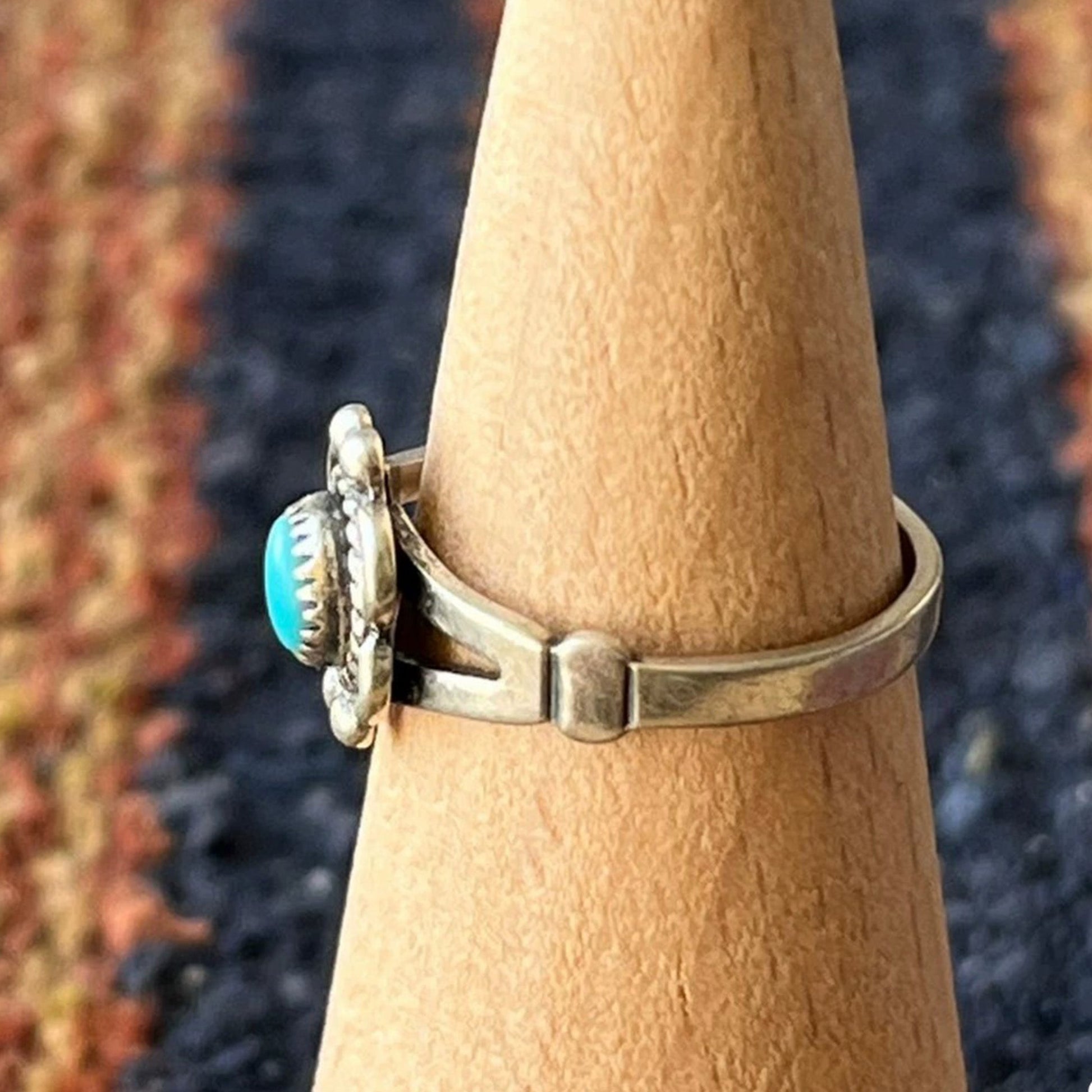 Floral Turquoise Ring – Vintage Sterling Silver Southwestern Flower Design Band