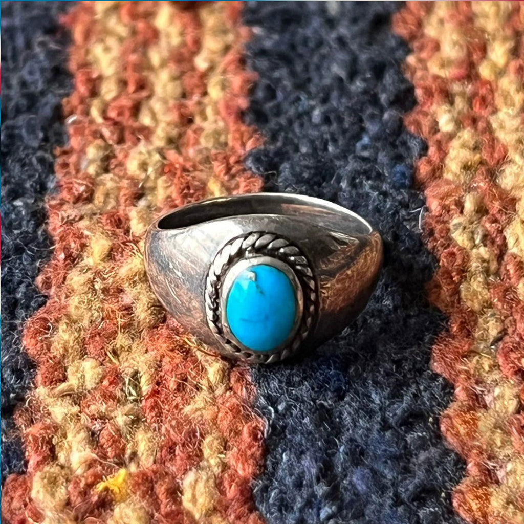 Vintage Sterling Silver Turquoise Ring – Oval Cabochon with Braided Bezel, Southwestern Style
