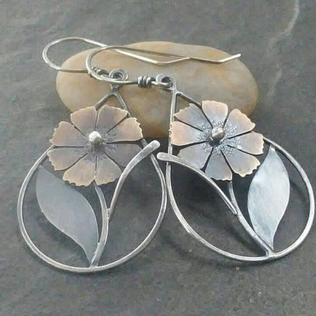 Bohemian Vintage Hollow Flower Earrings – Retro Fashion Design