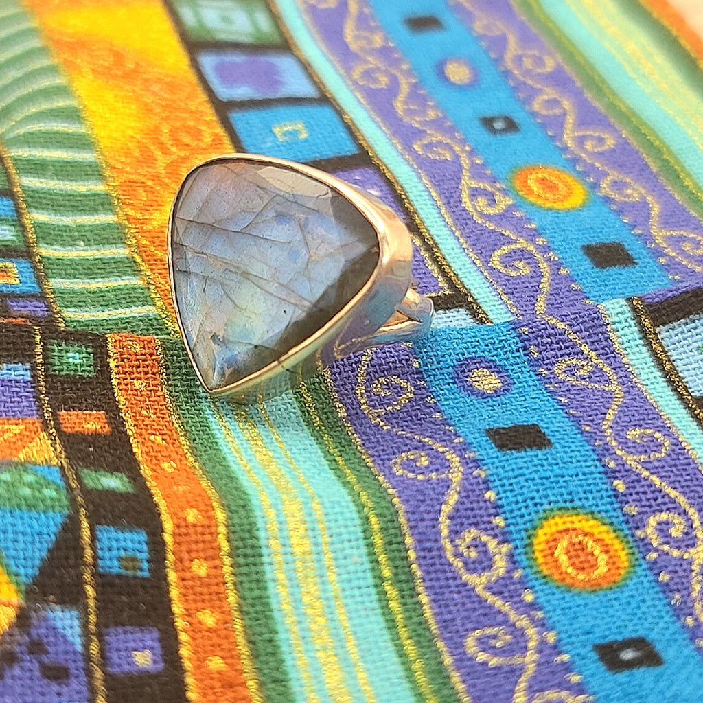 Triangle Labradorite Ring – Handcrafted Iridescent Blue Gemstone in Modern Silver Setting