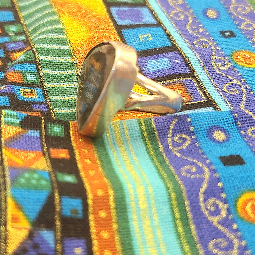 Triangle Labradorite Ring – Handcrafted Iridescent Blue Gemstone in Modern Silver Setting