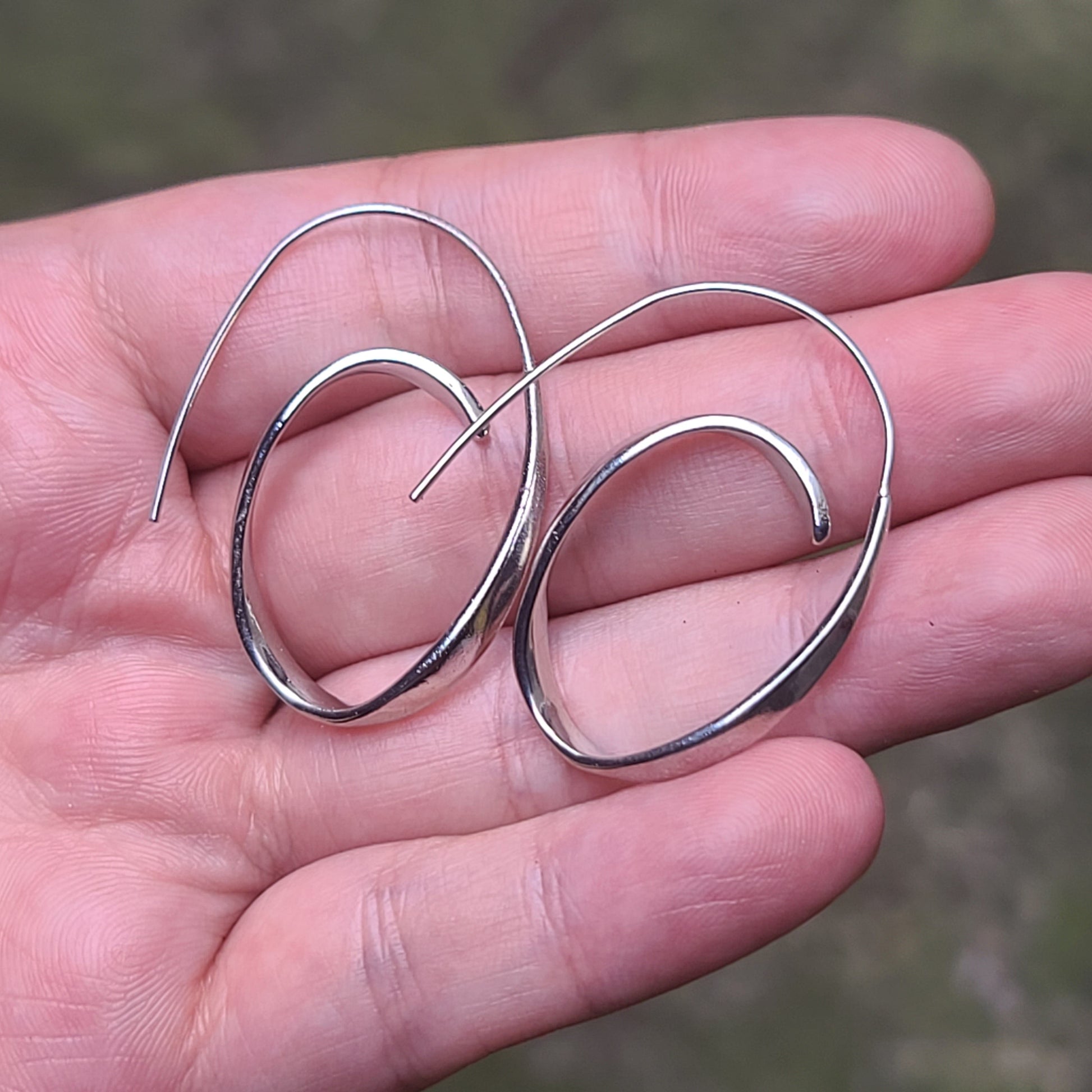 Minimalist Twisted Hoop Earrings – Modern Sculptural Silver-Tone Statement Jewelry